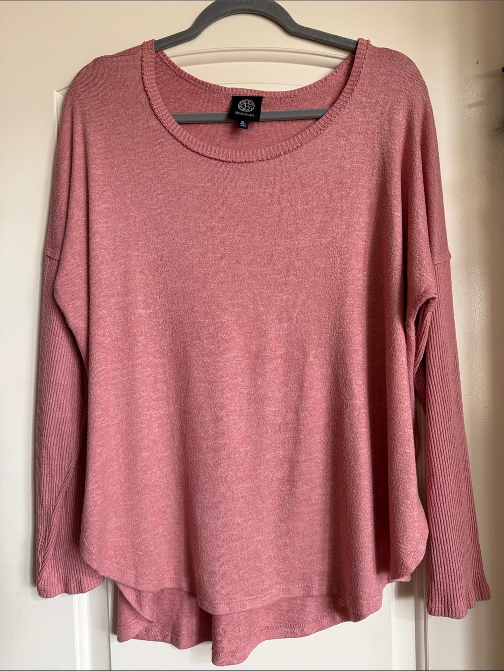 Bobeau Dusty Rose Long Sleeve Lightweight Pullover with curved hem